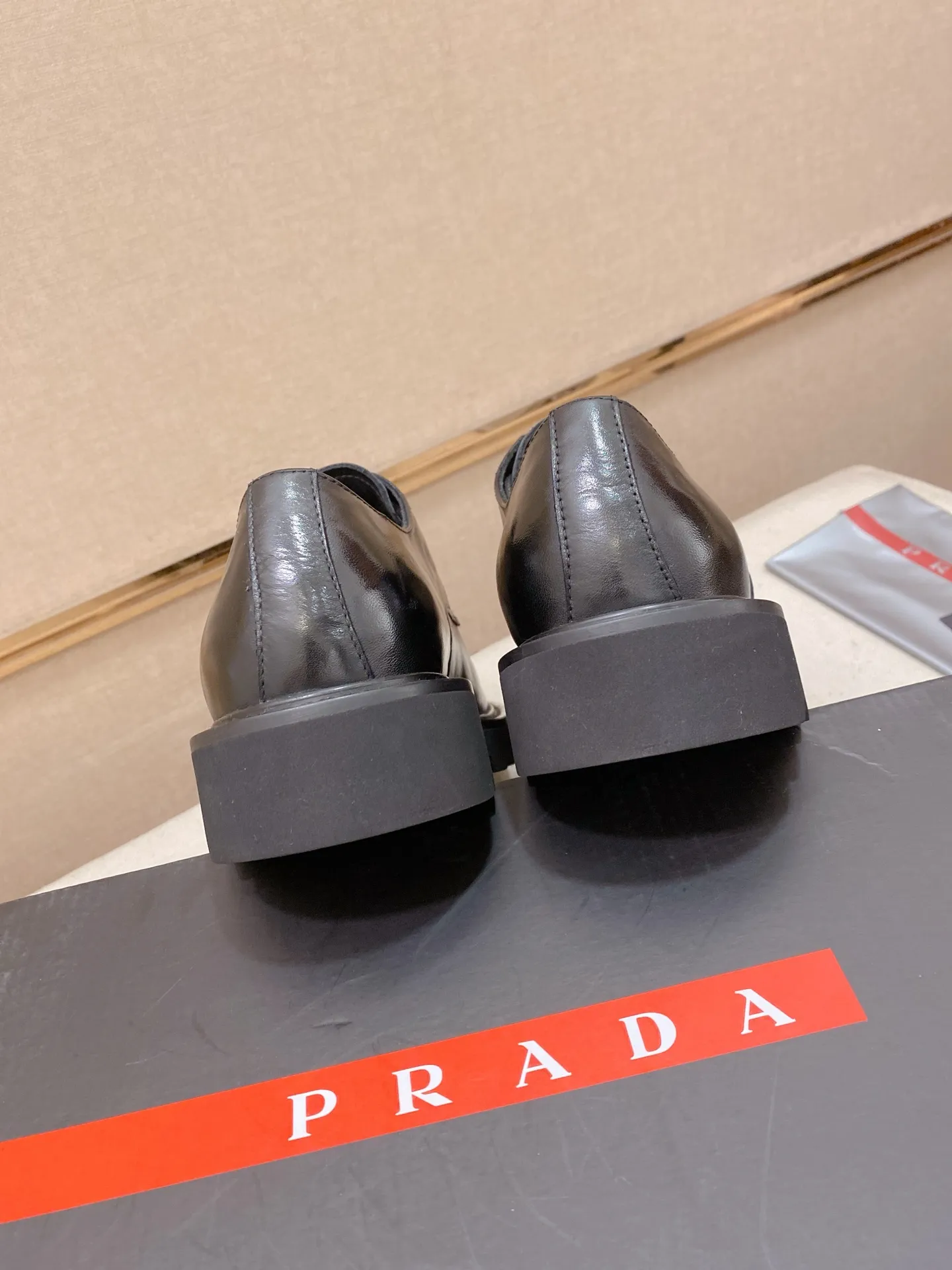 Factory price 640💰 🍁🍁High version High-quality new PRADA (Prada) counters are launched simultaneously, new men's shoes, 😘fabrics are selected from imported lacquered first-layer cowhide, and imported cowhide lining. 👍🏿 High-end ☄️ air-cushion molded anti-slip rubber outsole, exquisite lines, simple and elegant, comfortable and high-end for leisure travel. Code number: 38 to 45